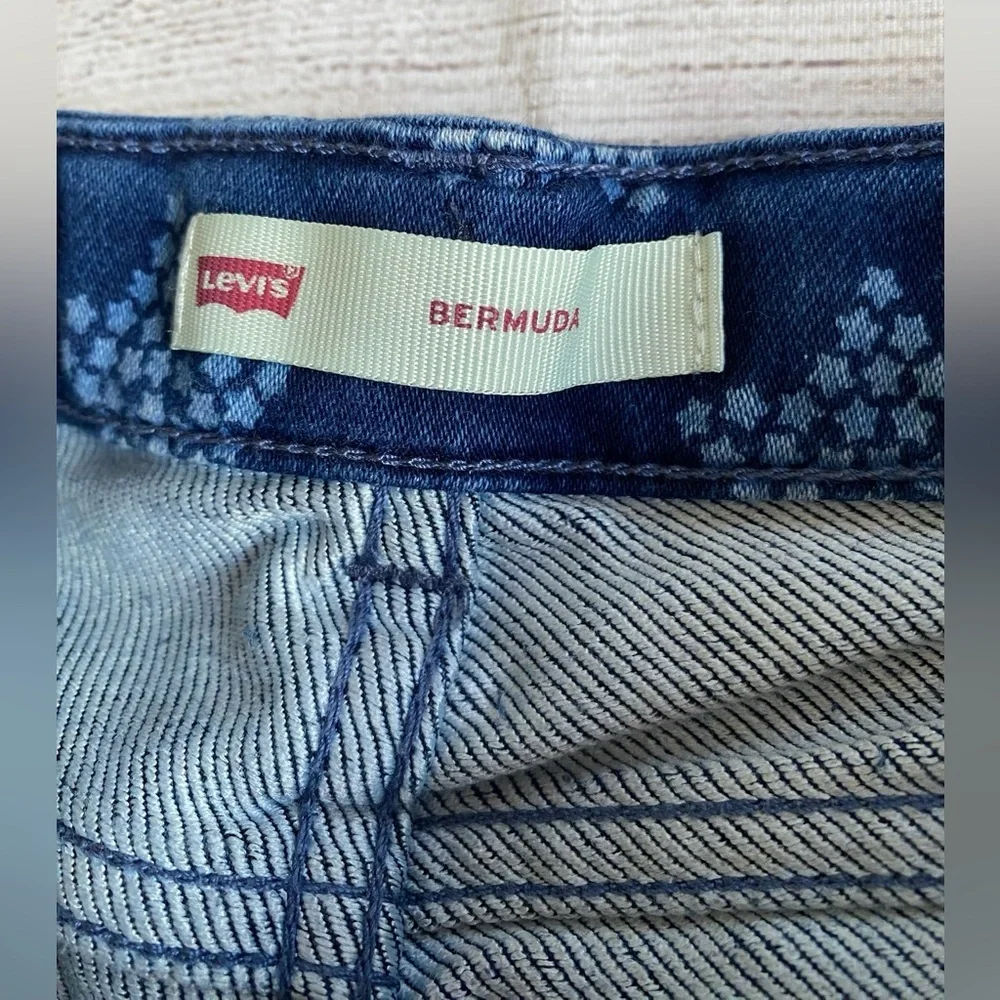 Levi's Blue Star Print Denim Shorts - Picture 2 of 5